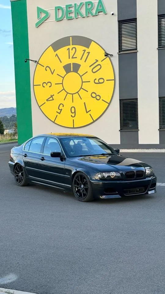BMW 323I