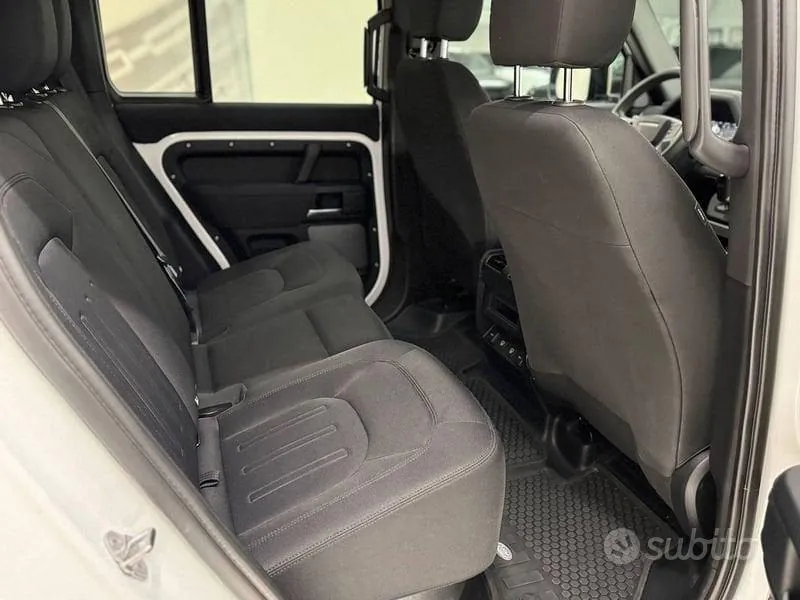 Land Rover Defender 2021 photo 5
