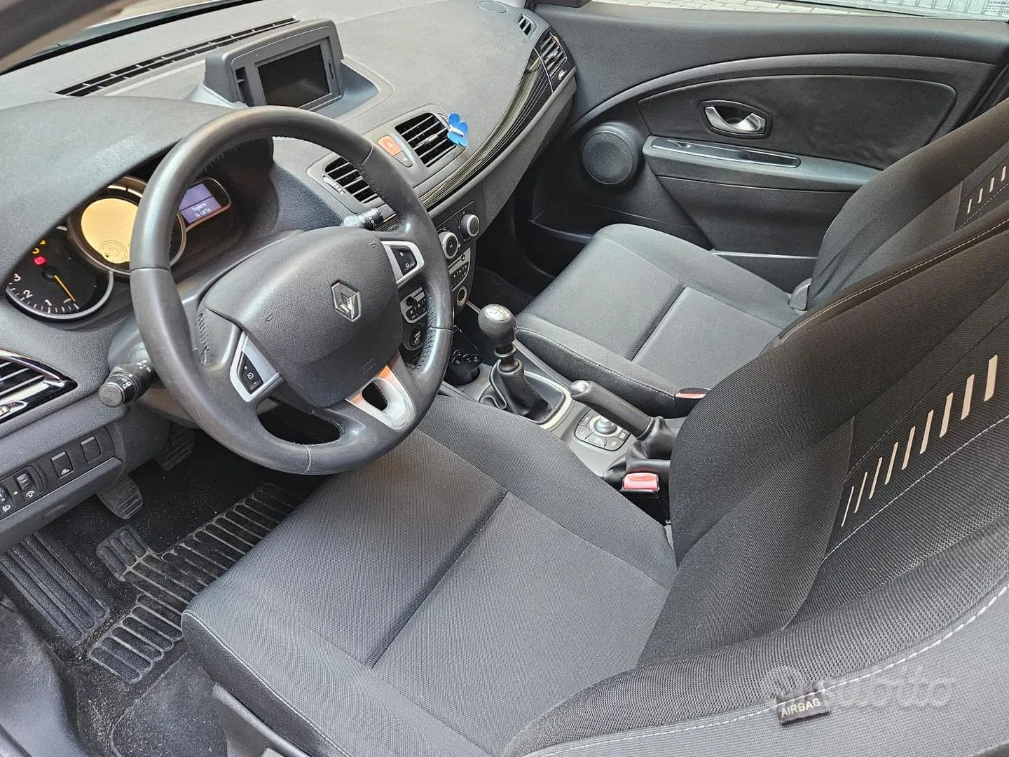 Renault Megane 2011 photo 3