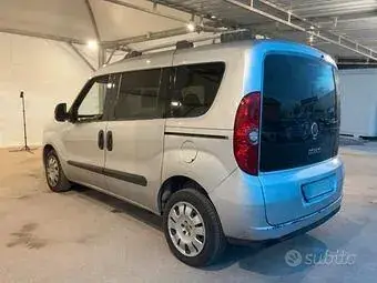 Fiat Doblo 2010 photo 2