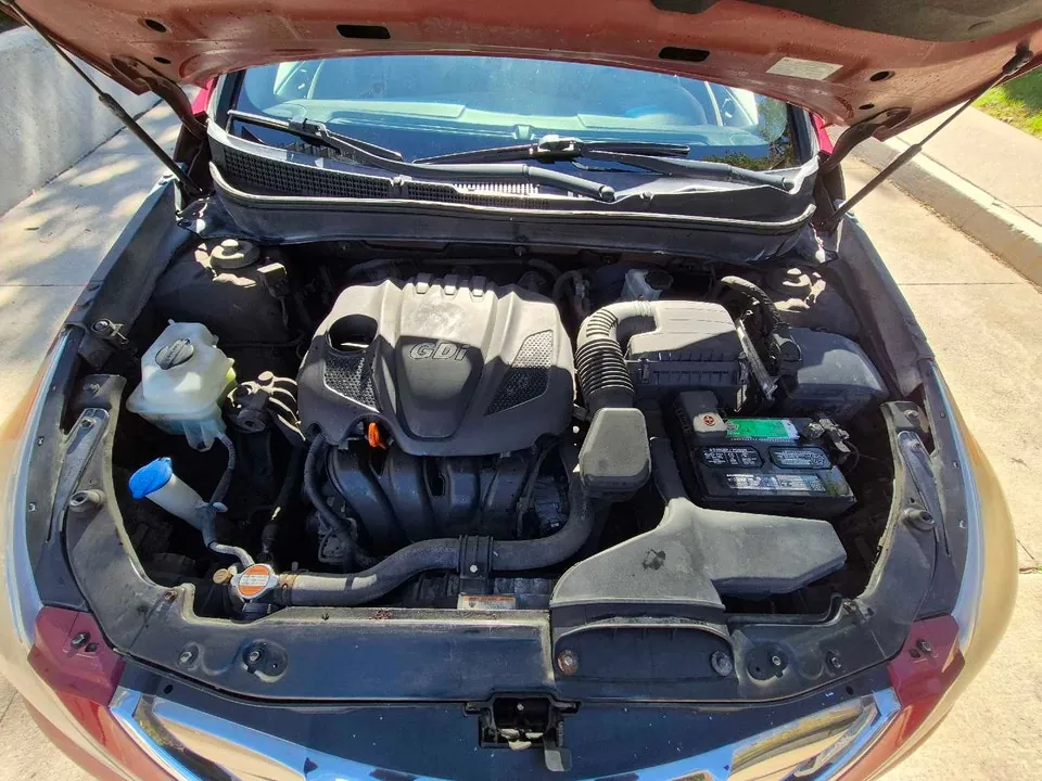 Hyundai Sonata 2011 photo 2