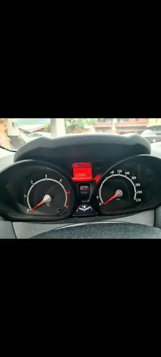 Ford Fiesta 2012 photo 2