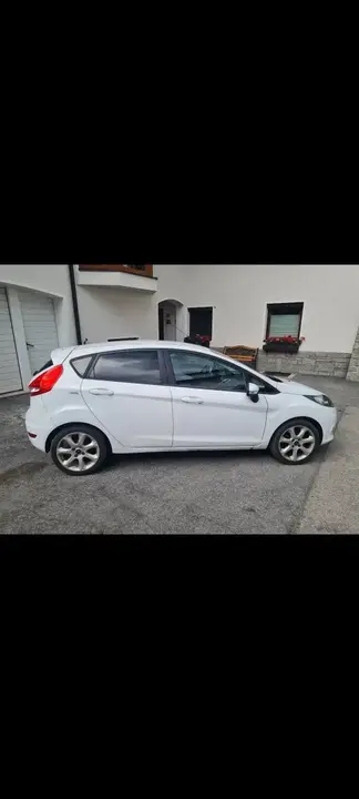 Ford Fiesta 2012 photo 3