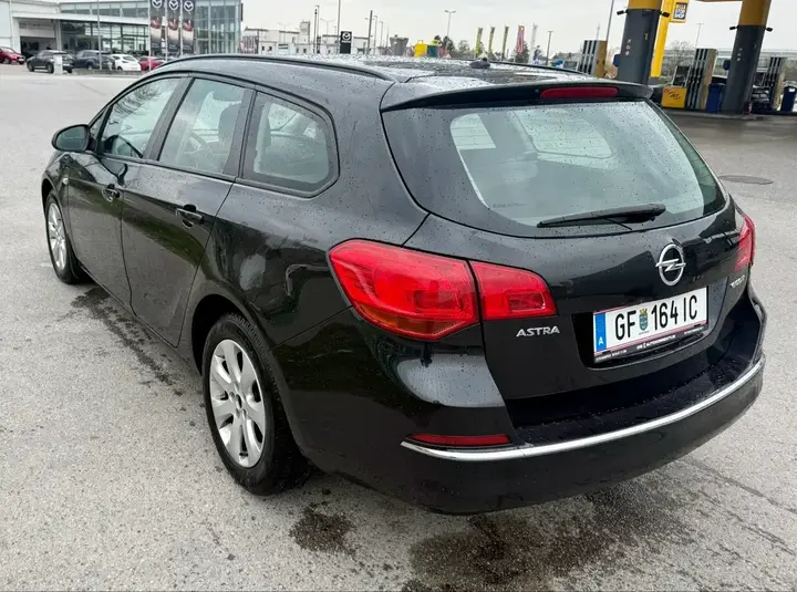 Opel Astra 2013 photo 3