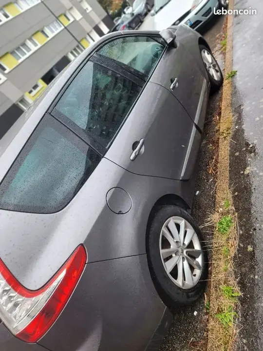 Renault Grand Scenic 2012 photo 2