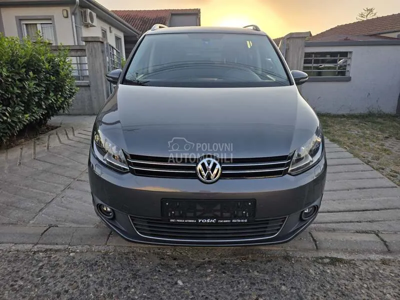Volkswagen Touran 2011 photo 4