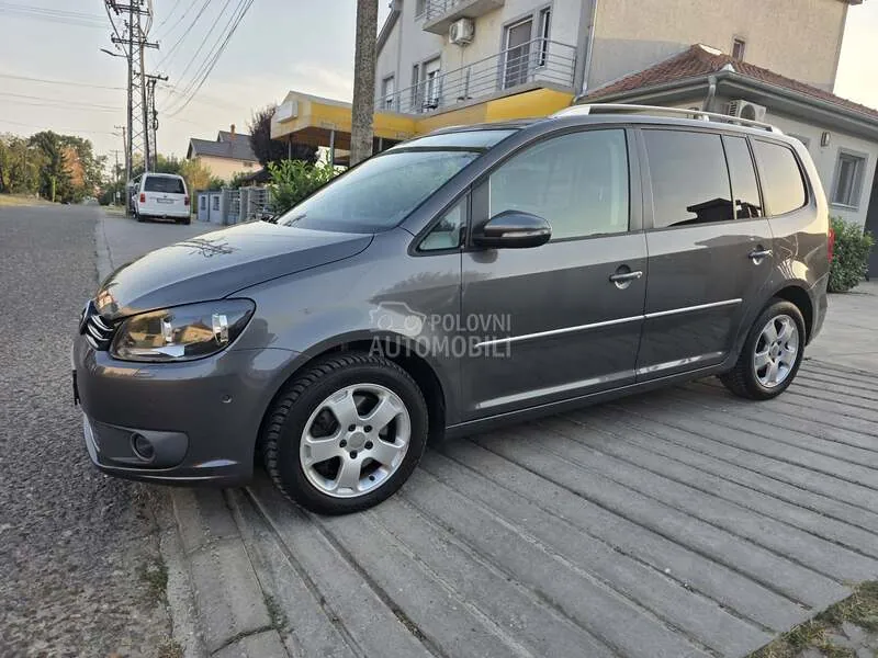 Volkswagen Touran 2011 photo 2