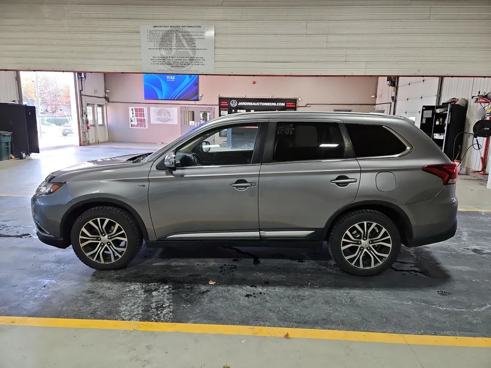 Mitsubishi Outlander 2017 photo 2