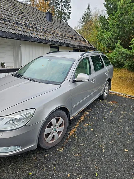 Skoda Octavia 2009 photo 2