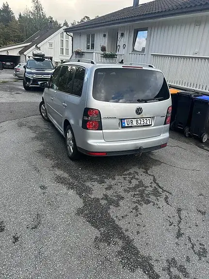 Volkswagen Touran 2010 photo 3