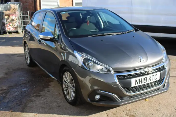 Peugeot 208 2019 photo 3