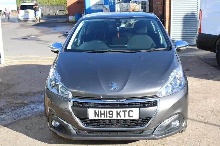 Peugeot 208 2019 photo 2