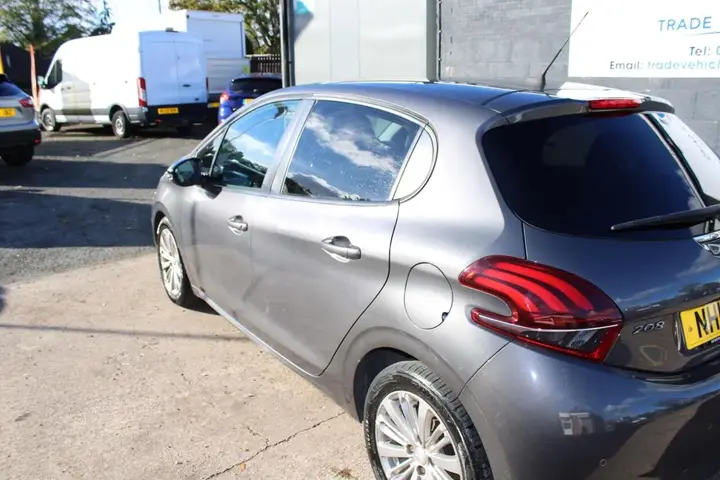 Peugeot 208 2019 photo 5
