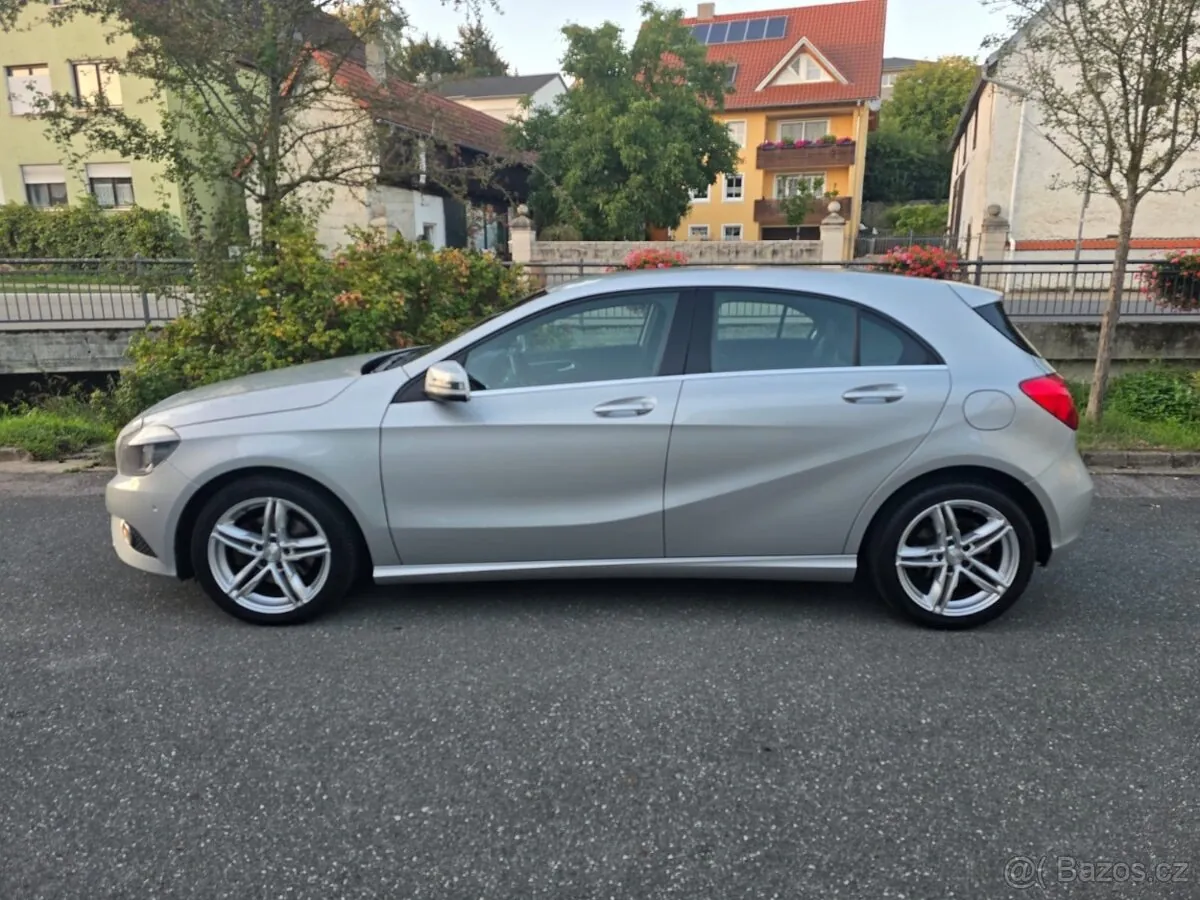 Mercedes-Benz A200 2012 photo 3