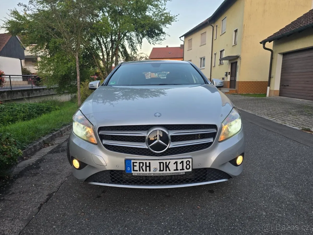 Mercedes-Benz A200 2012 photo 2