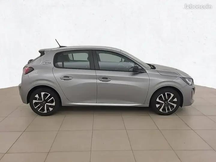 Peugeot 208 2025 photo 4