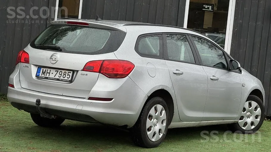 Opel Astra 2012 photo 4
