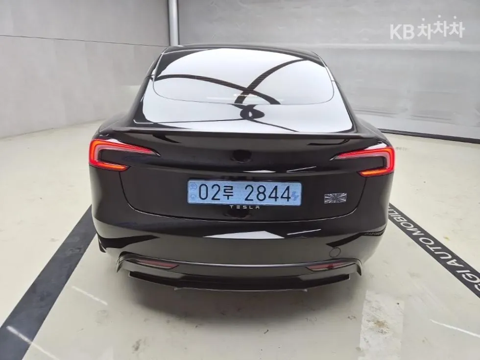 Tesla Model 3 Performance 2026 photo 3