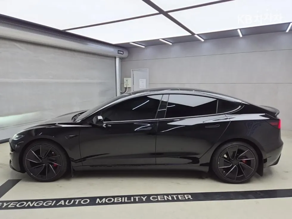 Tesla Model 3 Performance 2026 photo 4