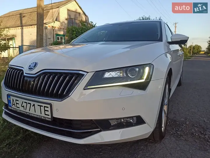 Skoda Superb 2017 photo 2