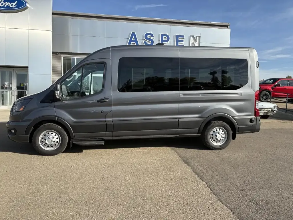 Ford Transit Passenger Wagon 2027 photo 3
