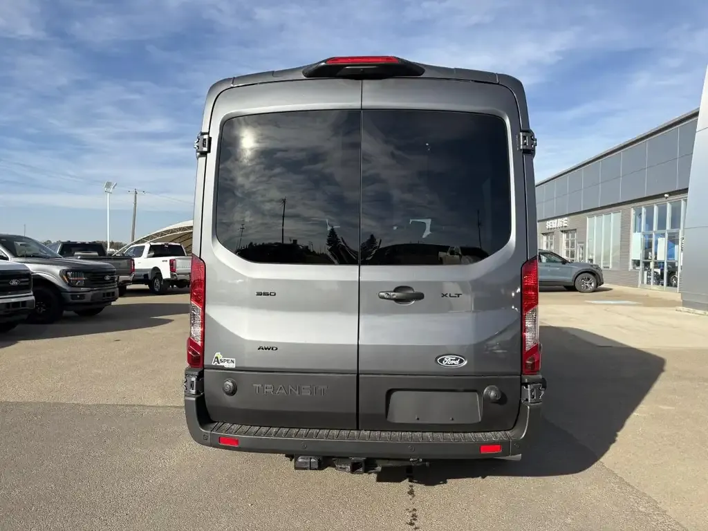 Ford Transit Passenger Wagon 2027 photo 5
