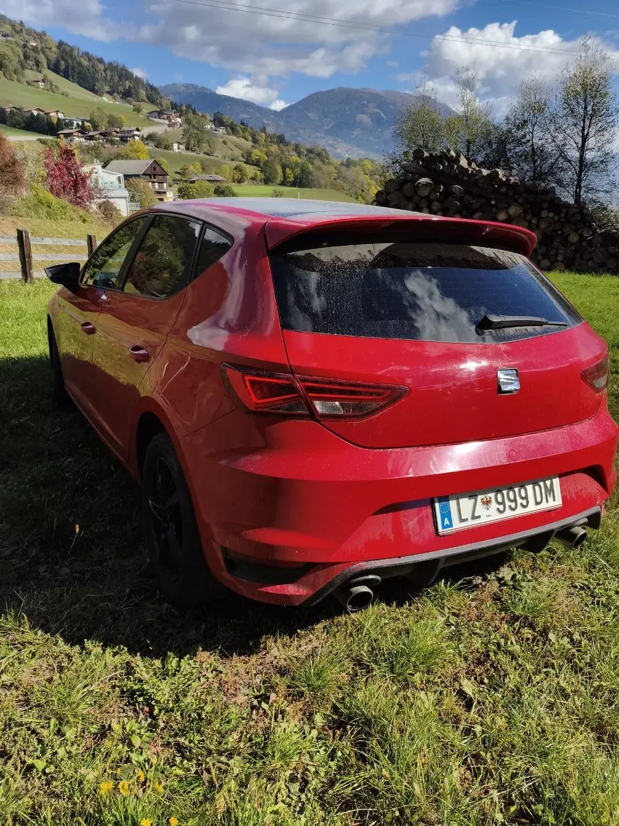 Seat Leon 2013 photo 2