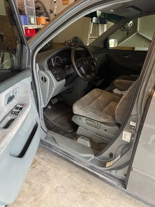 Honda Odyssey 2002 photo 2