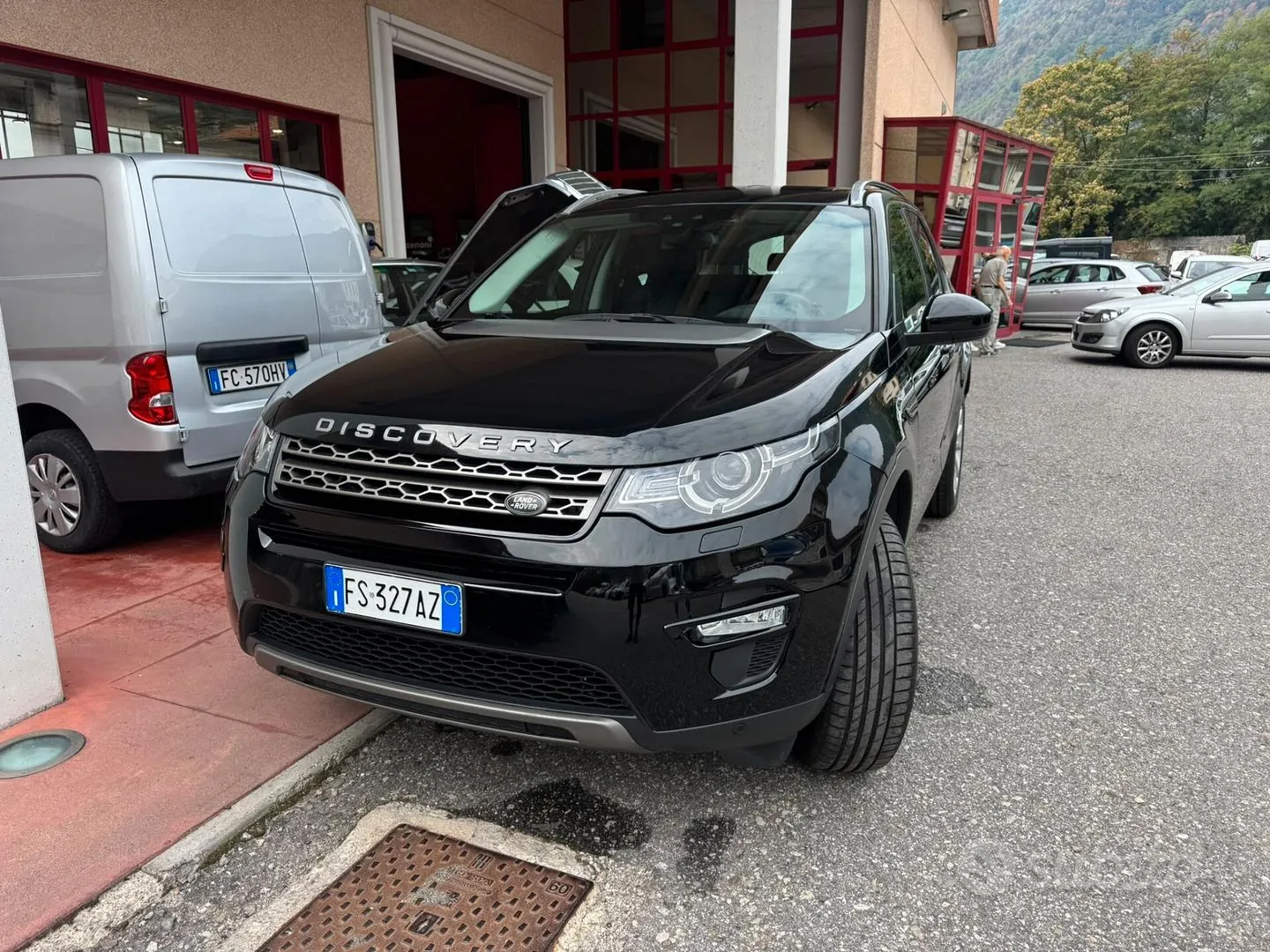 Land Rover Discovery Sport 2018 photo 2