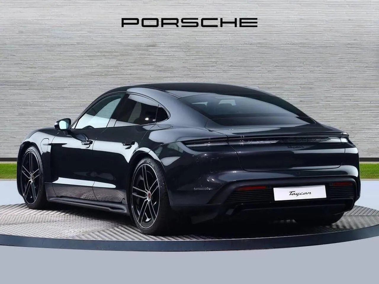 Porsche Taycan photo 4