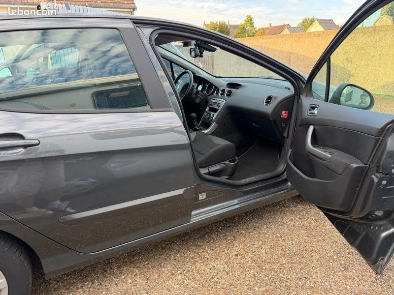 Peugeot 308 2011 photo 3