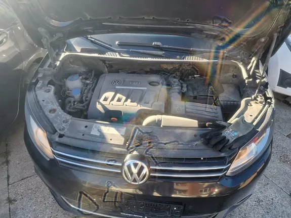 Volkswagen Touran 2011 photo 3