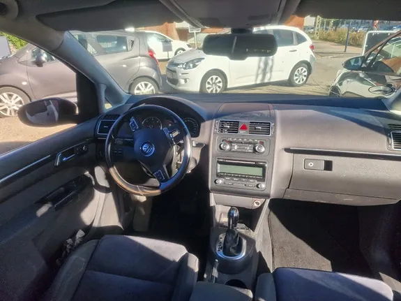Volkswagen Touran 2011 photo 5