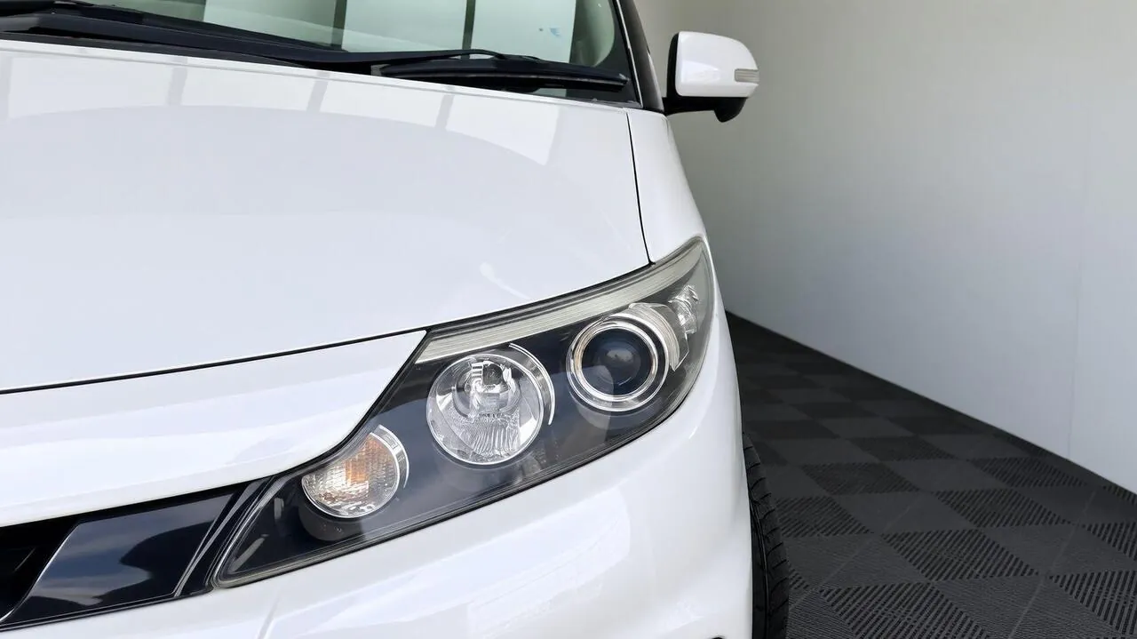 Toyota Estima 2014 photo 5