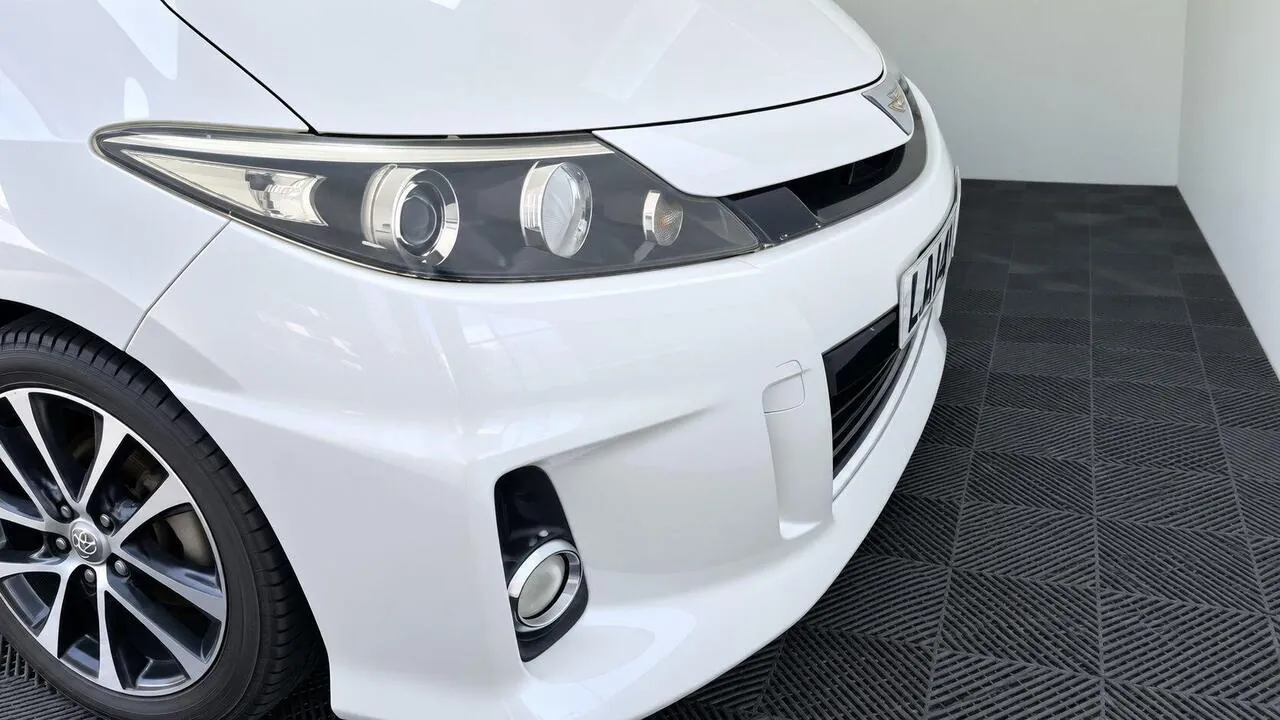 Toyota Estima 2014 photo 3