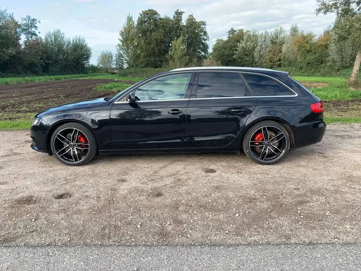 Audi A4 Avant 2011 photo 4
