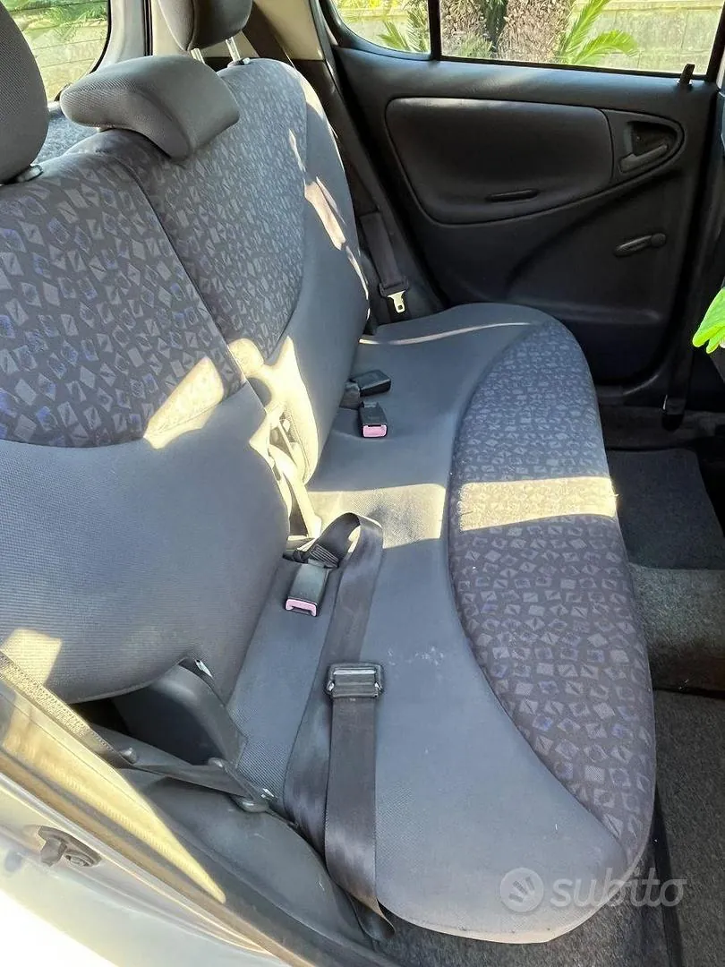 Toyota Yaris 2002 photo 5
