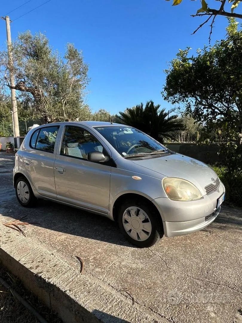 Toyota Yaris 2002 photo 2