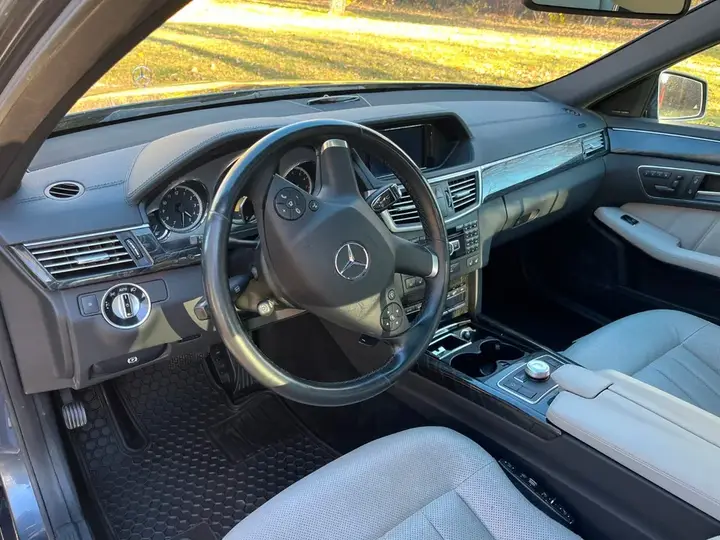 Mercedes-Benz E-Class 2012 photo 5
