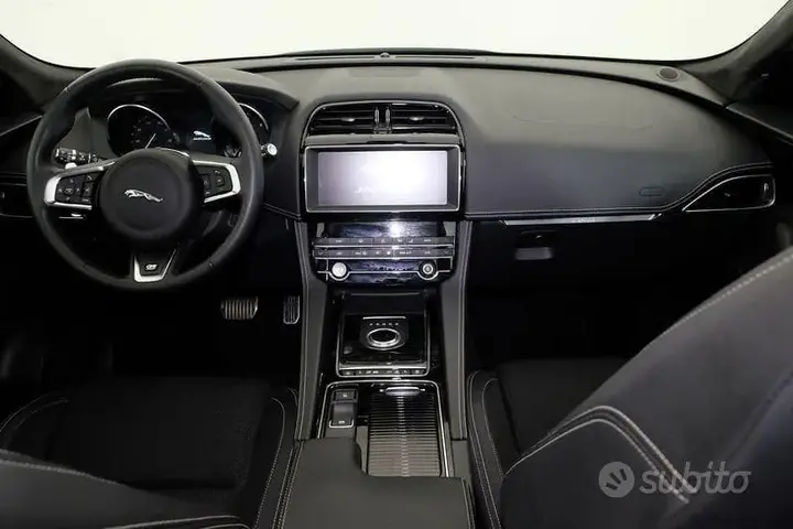 Jaguar F-Pace 2020 photo 4