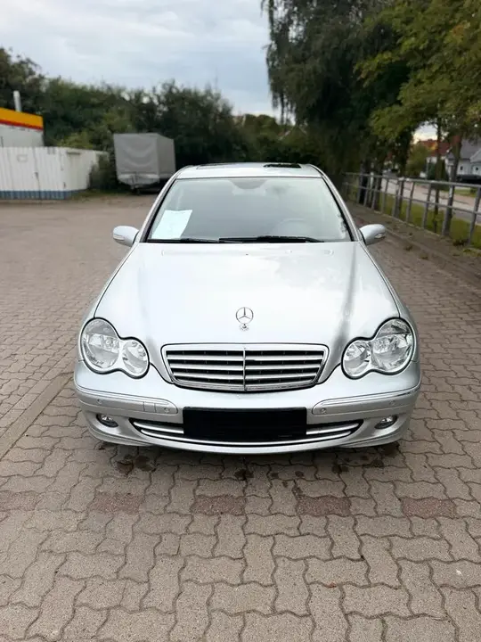 Mercedes-Benz C230