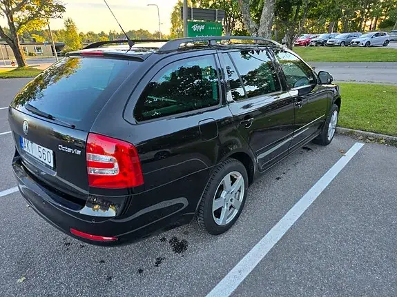 Skoda Octavia 2011 photo 2