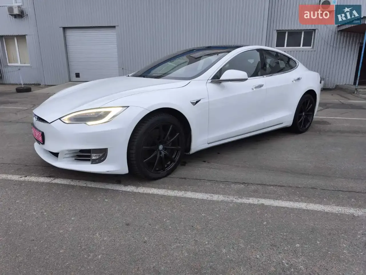 Tesla Model S 2018 photo 2