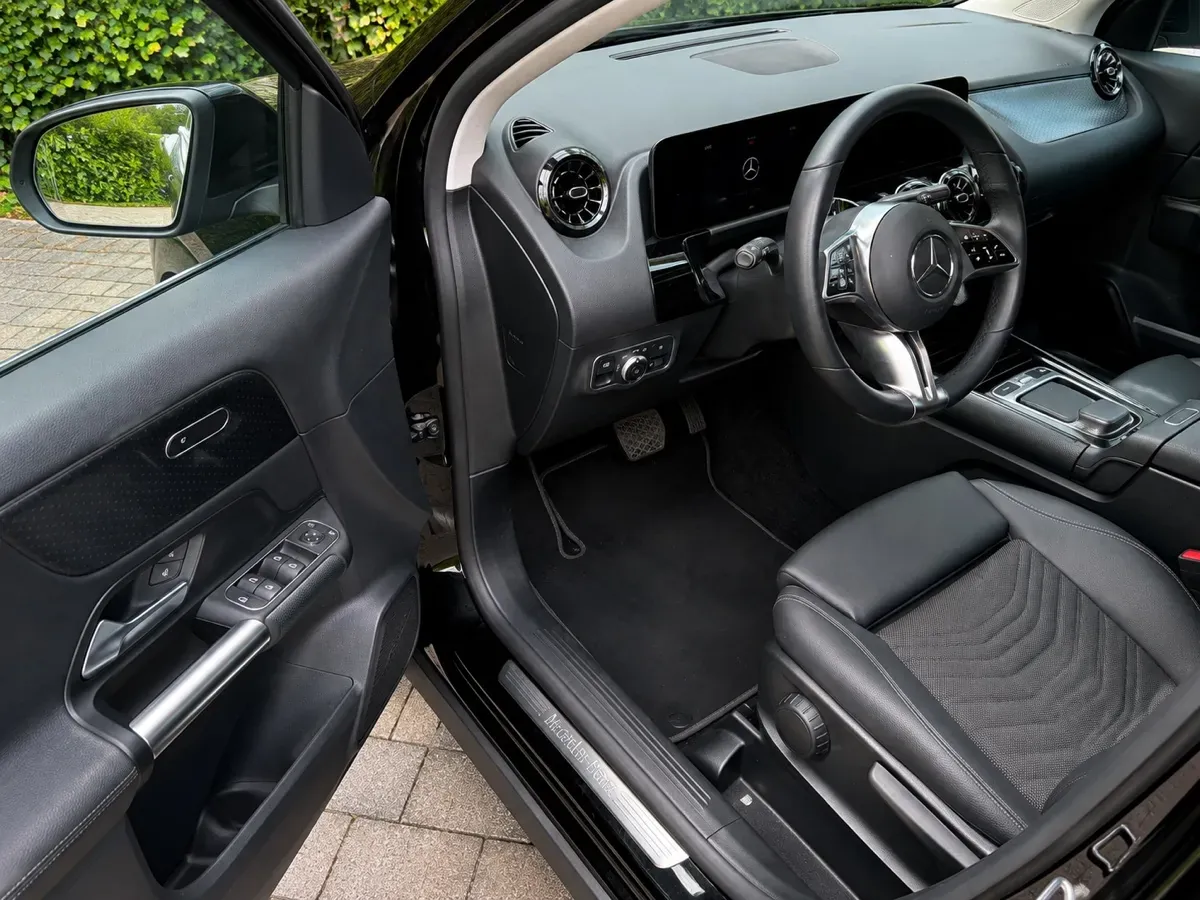 Mercedes-Benz Gla Class 2025 photo 2