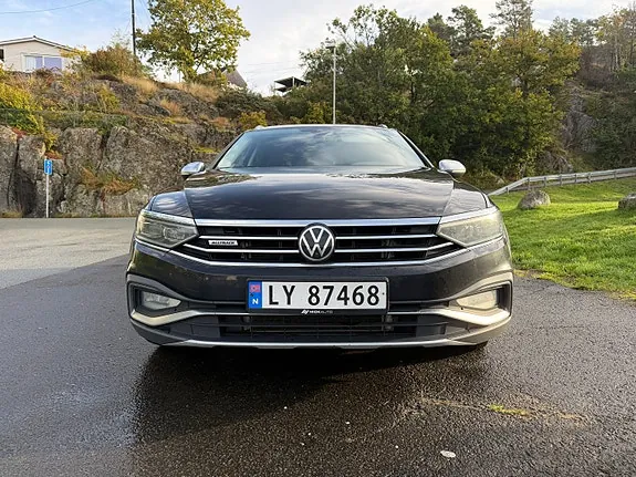Volkswagen Passat Alltrack 2021 photo 2