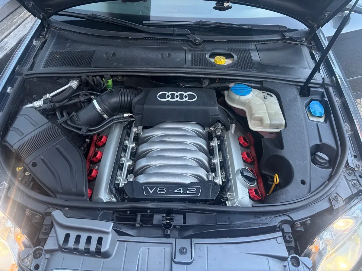 Audi A4 2005 photo 2
