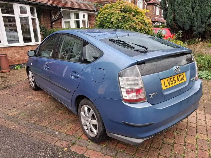 Toyota Prius 2005 photo 2