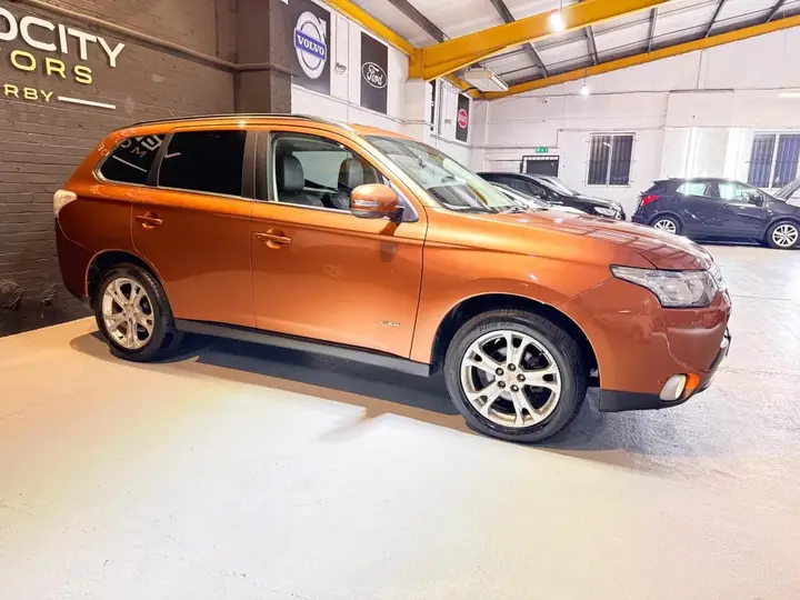 Mitsubishi Outlander 2014 photo 2