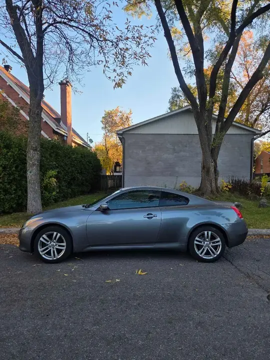 Infiniti G37X 2010 photo 2