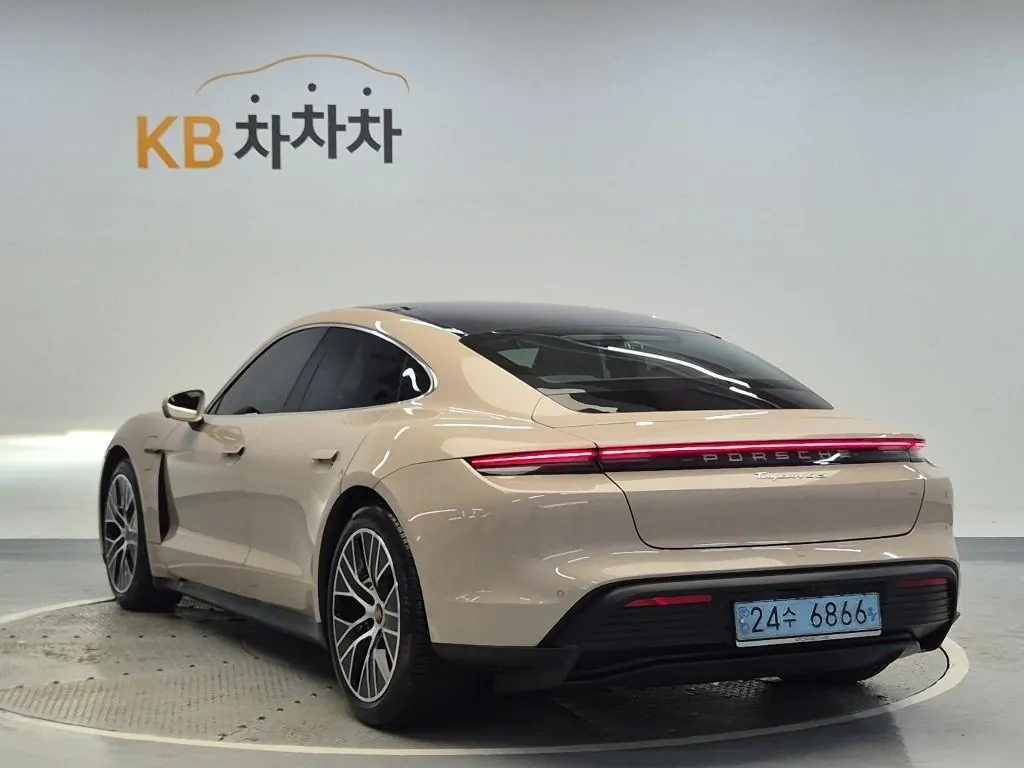 Porsche Taycan 2021 photo 2